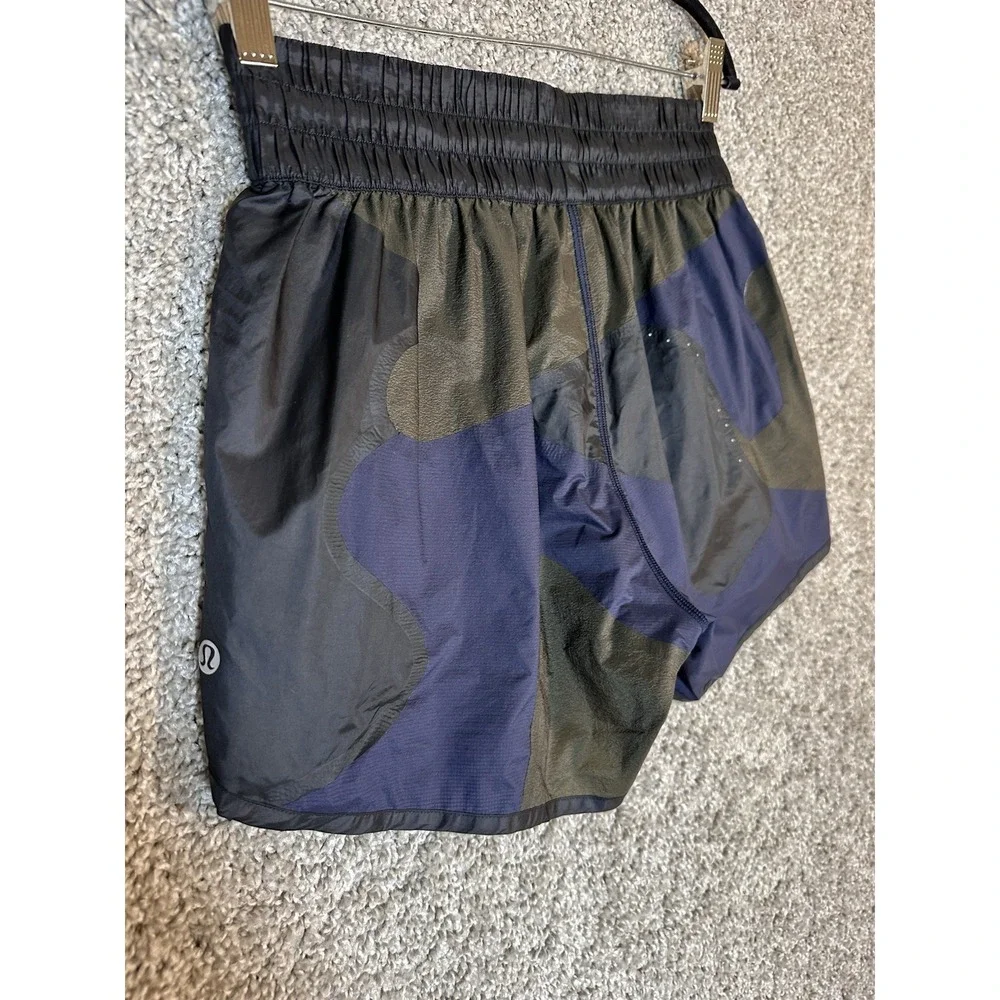 LULULEMON Size 8 Patch Game Shorts 4